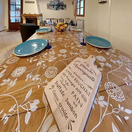 בית נופש 3 Bedroom Awesome Home In Saint-Vert
